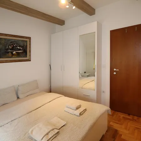 Golden Royal Z Apartment *