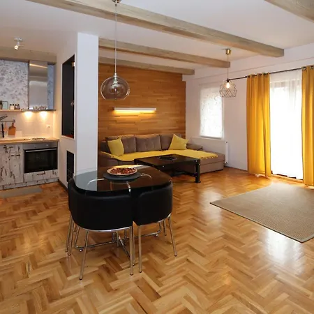 アパート Golden Royal Z *